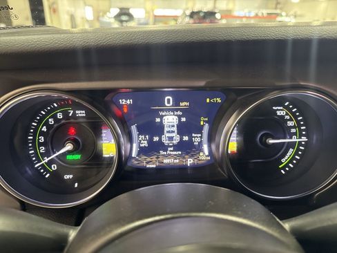 Used 2023 Jeep Wrangler Unlimited w/ Cold Weather Group image 23