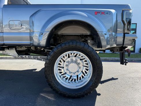 Used 2022 Ford F450 Platinum w/ FX4 Off-Road Package image 21