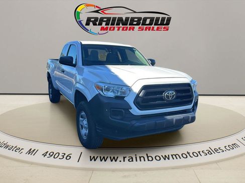 Used 2022 Toyota Tacoma SR image 3