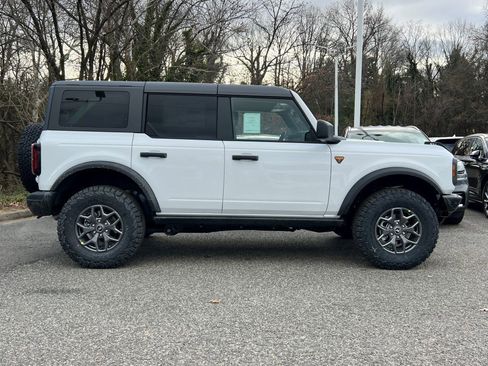 New 2025 Ford Bronco Badlands image 3