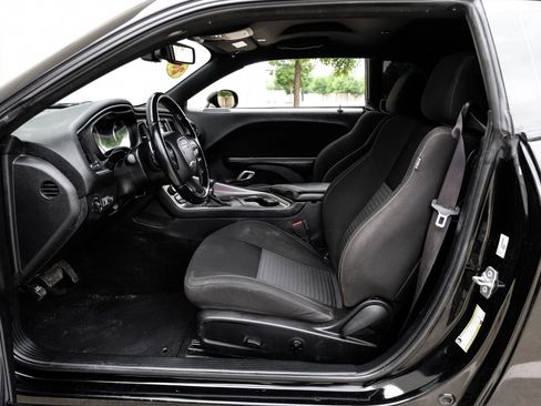 Used 2021 Dodge Challenger R/T RWD image 4
