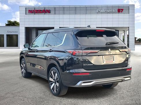 Used 2025 Mitsubishi Outlander SEL image 4