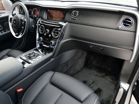 Certified 2024 Rolls-Royce Cullinan AWD/4WD image 18