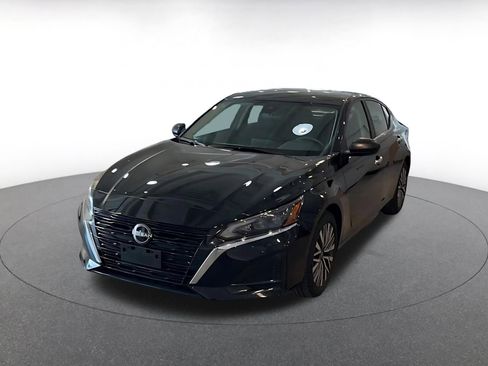 Used 2025 Nissan Altima 2.5 SV image 7