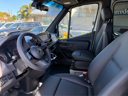 New 2025 Mercedes-Benz Sprinter 2500 image 11