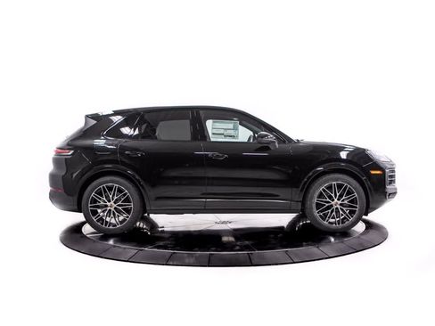 Certified 2026 Porsche Cayenne AWD/4WD image 8