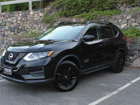 Used 2017 Nissan Rogue SV AWD/4WD image 2