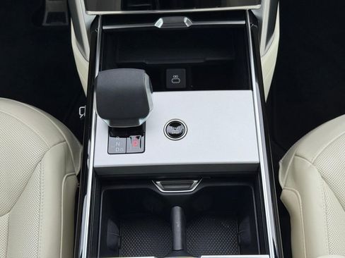 Used 2025 Land Rover Range Rover Long Wheelbase SE image 15