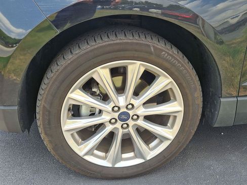 Used 2018 Ford Edge Titanium w/ Equipment Group 301A AWD/4WD image 3