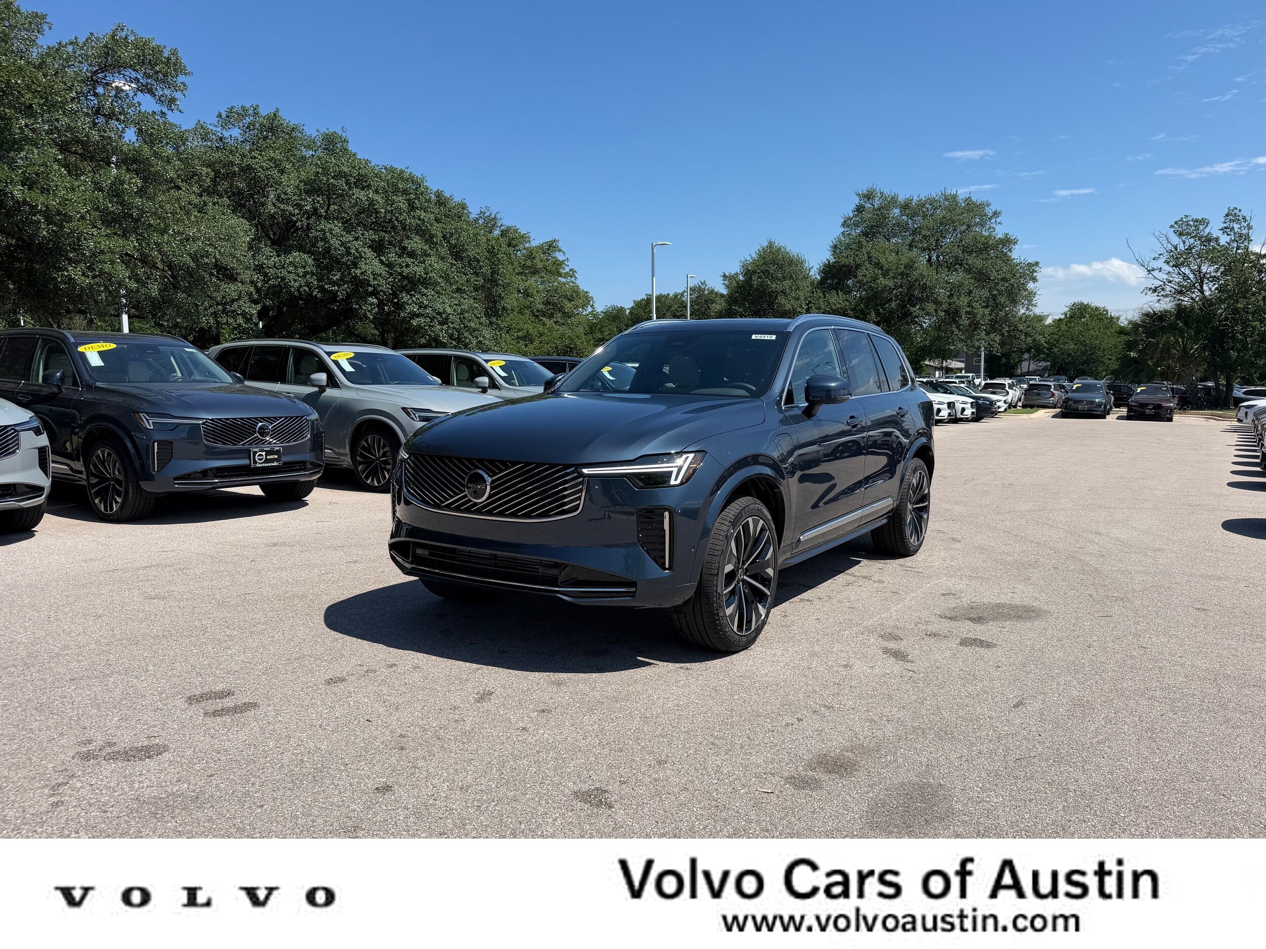 New 2026 Volvo XC90 T8 Plus w/ Protection Package Premier AWD/4WD image 1