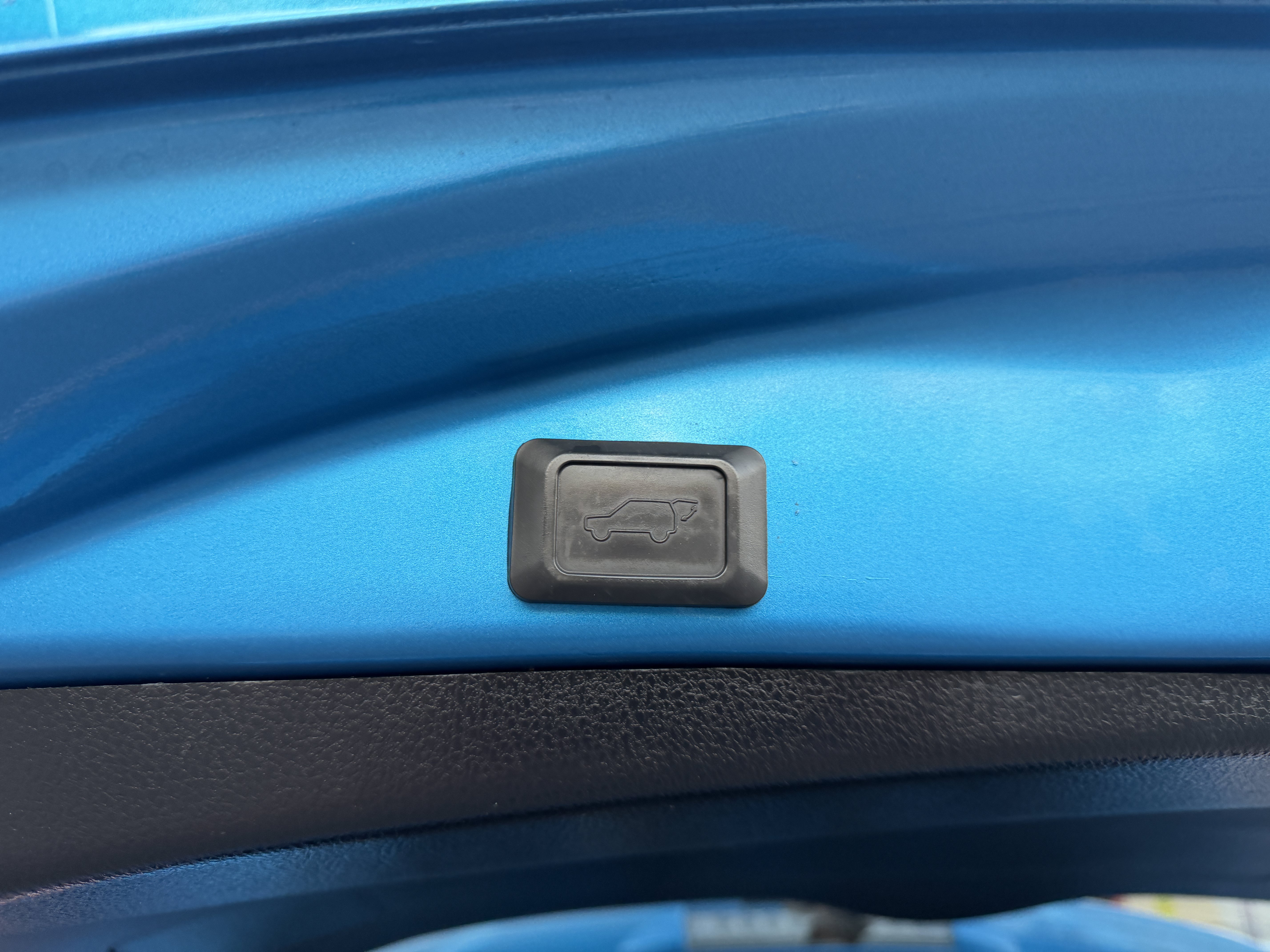Used 2017 Toyota RAV4 XLE w/ Preferred Accessory Package FWD image 8