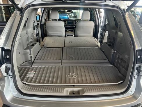 Used 2017 Toyota Highlander Limited AWD/4WD image 27