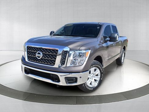 Used 2018 Nissan Titan SV w/ SV Convenience Package image 1