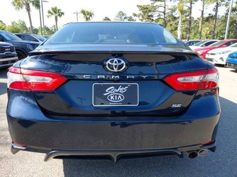 Used 2018 Toyota Camry SE image 6