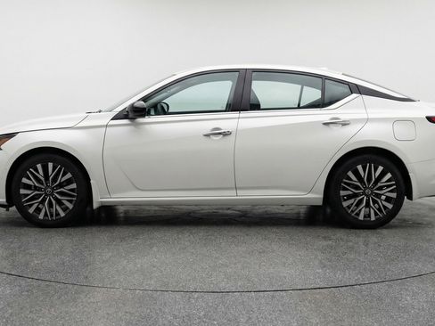 Used 2025 Nissan Altima 2.5 SV image 5