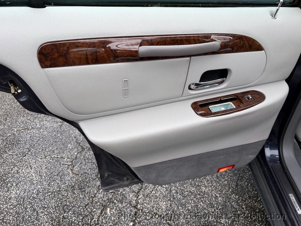 Used 1999 Lincoln Town Car Signature RWD image 53