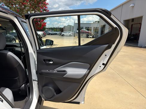 Certified 2024 Nissan Kicks SR w/ SR Premium Package FWD image 16
