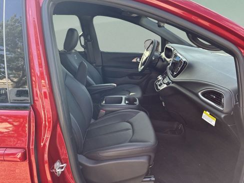 New 2026 Chrysler Pacifica Select w/ S Appearance Package FWD image 33
