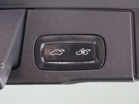 Used 2018 Volvo XC60 T5 Momentum w/ Vision Package AWD/4WD image 33