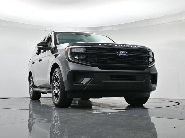 Certified 2025 Ford Expedition Active AWD/4WD image 38