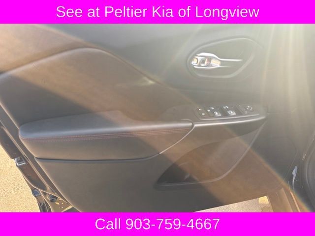 Used 2020 Jeep Cherokee Trailhawk w/ Cold Weather Group AWD/4WD image 14