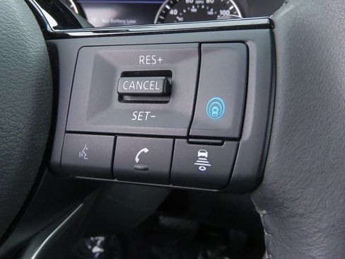 Certified 2022 Nissan Rogue SV w/ SV Premium Package AWD/4WD image 32