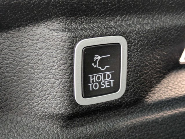 Certified 2024 Jeep Grand Cherokee L Altitude AWD/4WD image 12