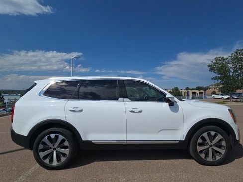Used 2022 Kia Telluride EX w/ EX Premium Package FWD image 17
