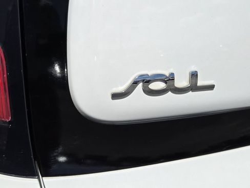 Used 2016 Kia Soul + FWD image 6