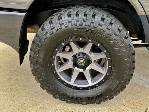 Used 2005 Toyota Land Cruiser AWD/4WD image 21