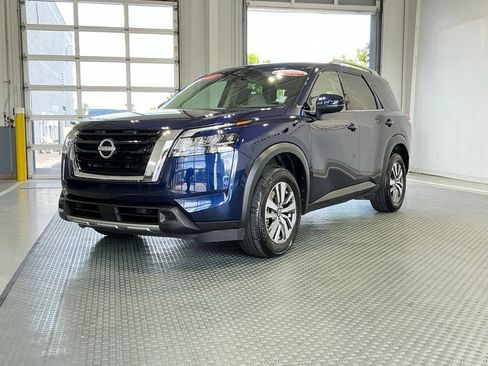 Used 2023 Nissan Pathfinder SL FWD image 2