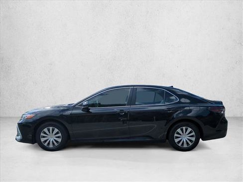 Used 2021 Toyota Camry LE image 9