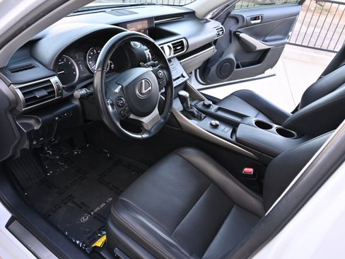 Used 2015 Lexus IS 250 w/ Premium Package RWD image 10