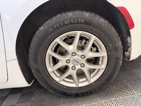 Used 2024 Chrysler Voyager LX image 36