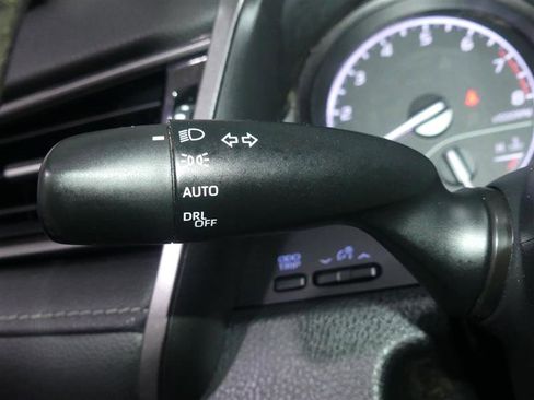 Used 2021 Toyota Camry SE FWD image 32