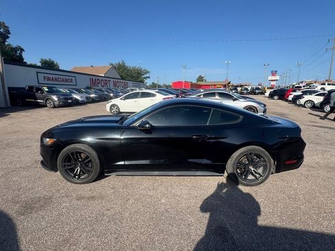 Used 2016 Ford Mustang Coupe RWD image 5