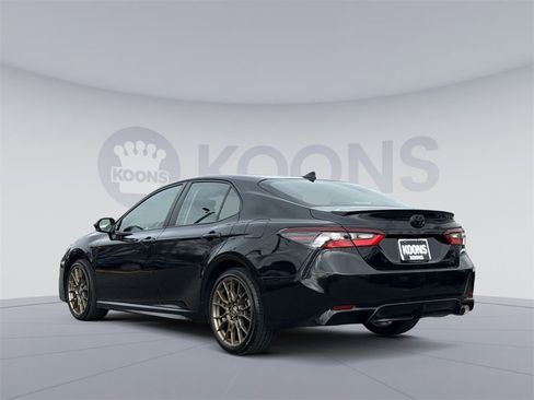 Used 2023 Toyota Camry SE image 4