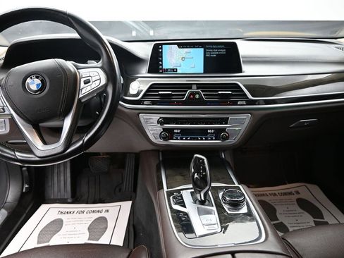 Used 2018 BMW 740i image 12