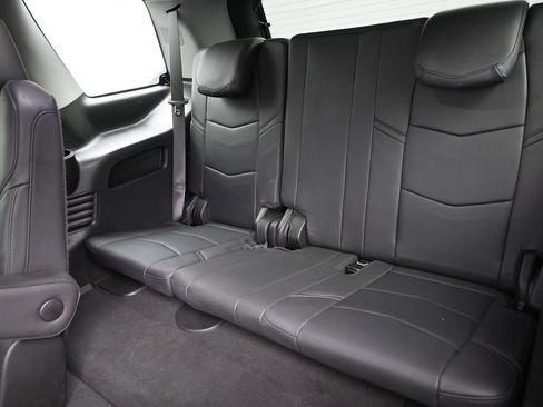 Used 2020 Cadillac Escalade Luxury image 12