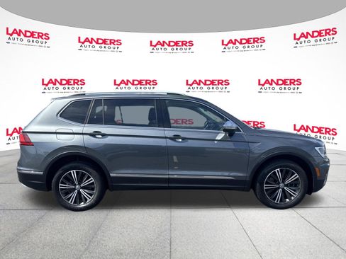 Used 2018 Volkswagen Tiguan SEL FWD image 2
