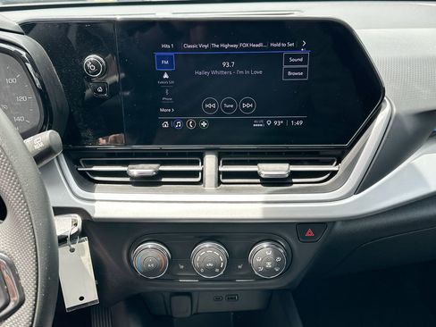 Used 2024 Chevrolet Trax LS w/ LS Convenience Package image 18