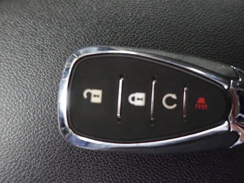 Used 2025 Chevrolet Trax LT FWD image 17