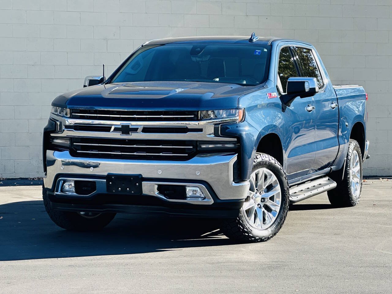 Used 2019 Chevrolet Silverado 1500 LTZ w/ LTZ Premium Package AWD/4WD image 3