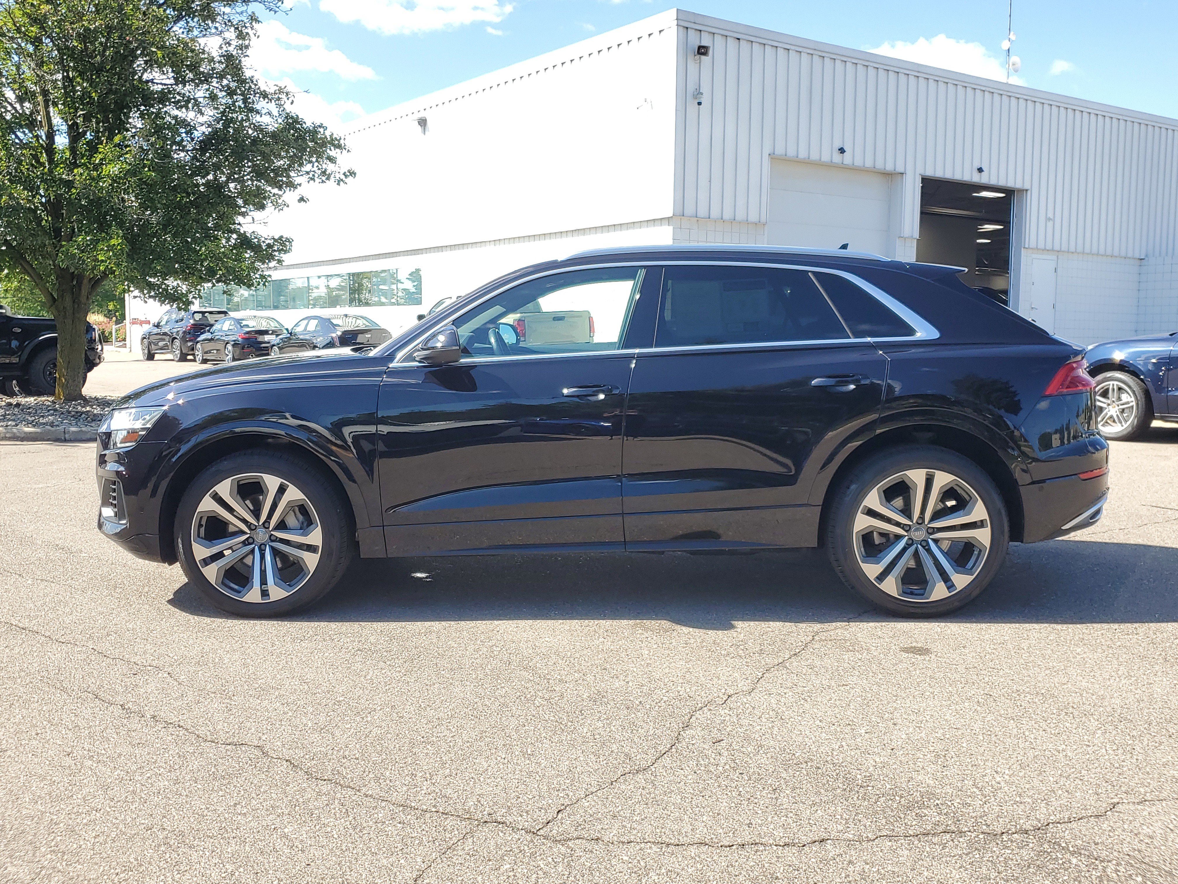 Used 2019 Audi Q8 Prestige w/ Towing Package AWD/4WD image 2