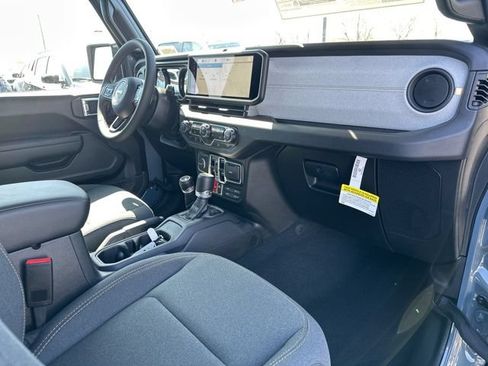 Used 2024 Jeep Gladiator Sport AWD/4WD image 29