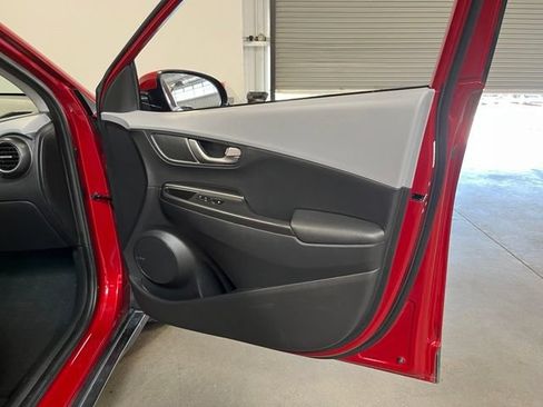 Used 2020 Hyundai Kona Limited FWD image 12