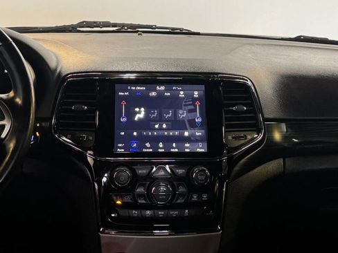 Used 2019 Jeep Grand Cherokee Altitude image 25