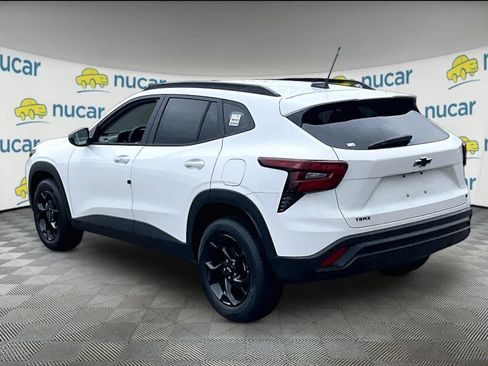 New 2026 Chevrolet Trax LT w/ Midnight Edition FWD image 5
