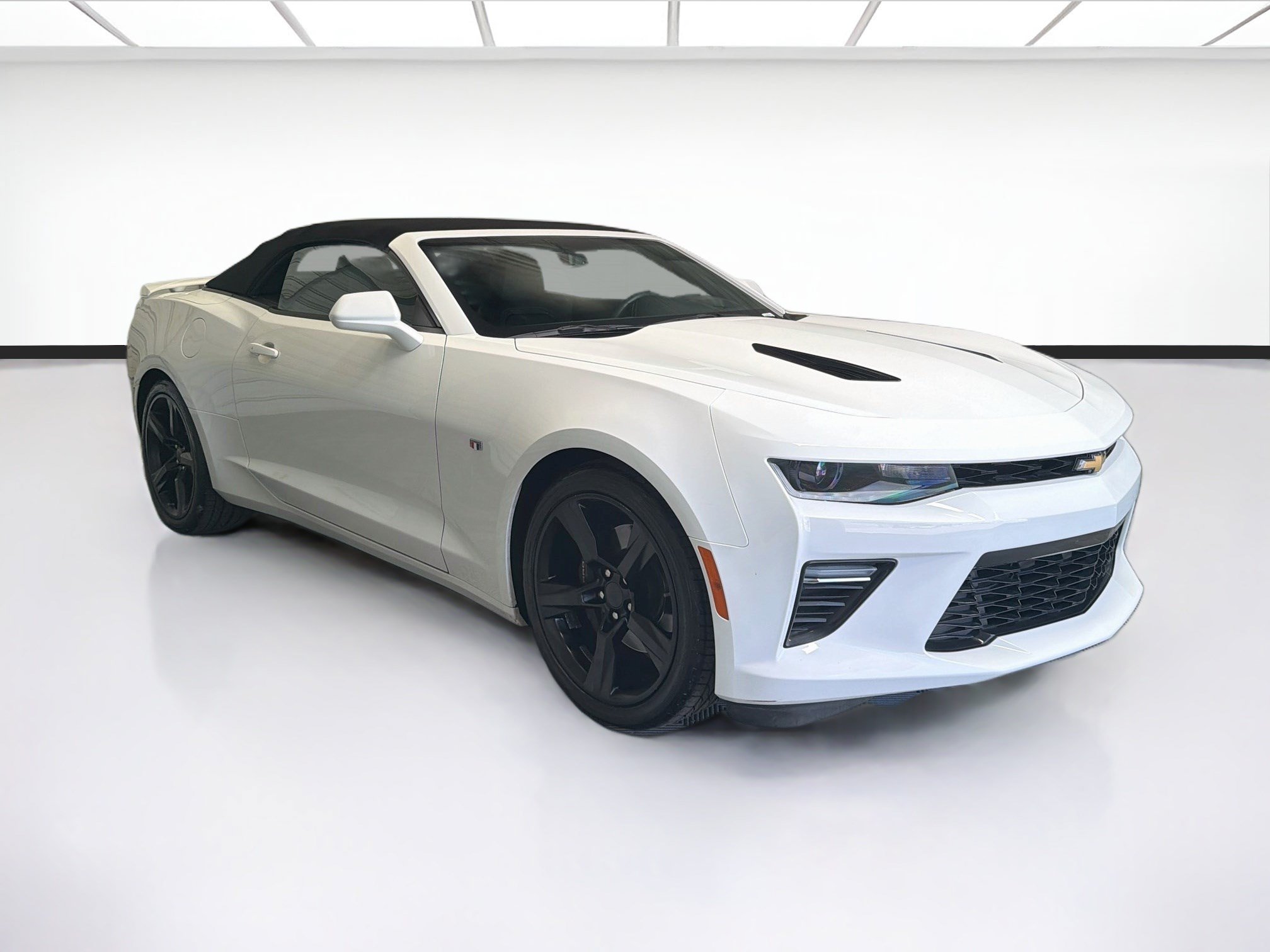 Used 2017 Chevrolet Camaro SS RWD image 3