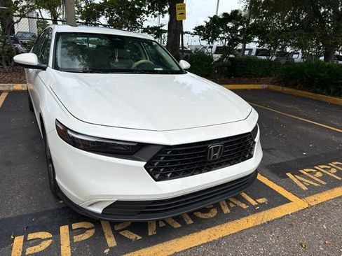Used 2023 Honda Accord EX image 3